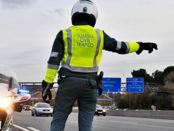 La Guardia Civil parando a veh&iacute;culos