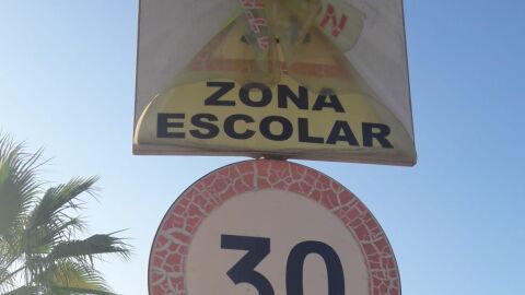 Señal zona escolar