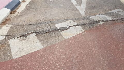 Carretera con grieta