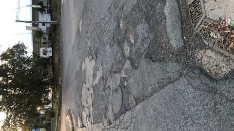 Carretera con agujeros