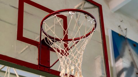 Canasta baloncesto en un colegio Canasta baloncesto en un colegio