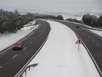 Nieve en Madrid, carreteras cortadas y estado del tr&aacute;fico por el temporal filomena en Espa&ntilde;a