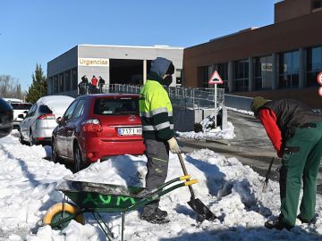 Nieve hoy en Madrid, Arag&oacute;n, Catalu&ntilde;a y Castilla - La Mancha: carreteras cortadas y &uacute;ltimas noticias de la ola de fr&iacute;o en Espa&ntilde;a