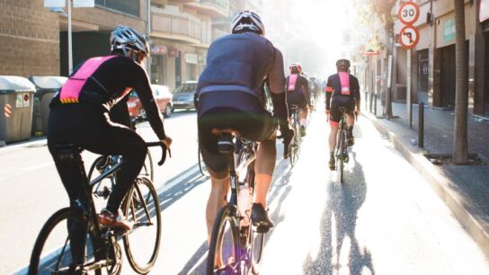 Ciclistas circulando por las calles Ciclistas circulando por las calles