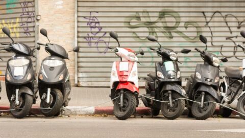 Motos aparcadas en la calle