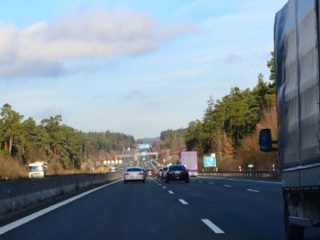 Carretera con coches
