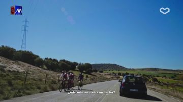 Cuando viene una bicicleta de frente no se puede adelantar