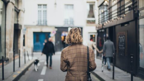 Mujer de espaldas Mujer de espaldas