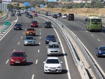 Accidentes en Madrid, Cuenca y Barcelona retrasan la segunda jornada de la operaci&oacute;n salida