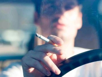 Fumar mientras conduces