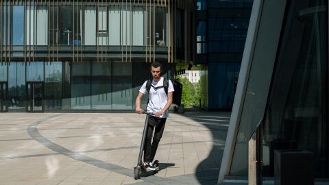 Será obligatorio usar el patinete con casco