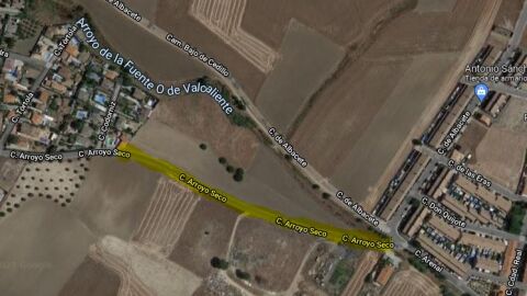 Carretera de Toledo sin acera y sin iluminación Carretera de Toledo sin acera y sin iluminación