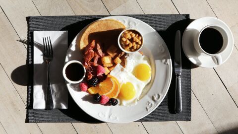 Café, huevos, lácteos y otros alimentos "mitos" de la hipertensión: esta es la dieta que recomiendan los expertos Café, huevos, lácteos y otros alimentos "mitos" de la hipertensión: esta es la dieta que recomiendan los expertos