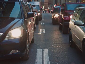 El coche se mantiene como el medio de transporte m&aacute;s usado para ir al trabajo tras la pandemia