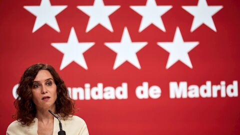 Isabel Díaz Ayuso estudia la semipresencialidad para la vuelta a las aulas en enero