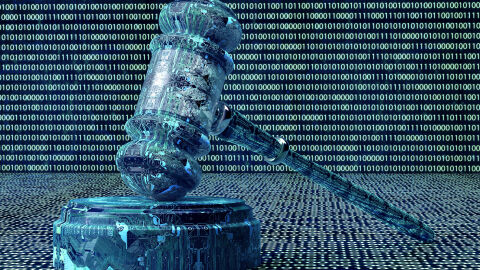 Un mallete de juez sobre un fondo codificado en sistema binario