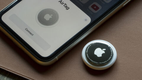 Un dispositivo iPhone detecta un AirTag cerca de él