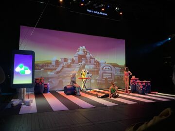 Una escena de la obra de teatro 'We Are In The Army Now', en los Teatros del Canal