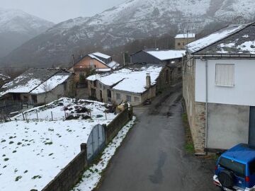 Con cerca de 300 habitantes, la localidad leonesa de Oencia carece de cobertura y servicios b&aacute;sicos.