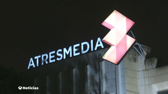 Atresmedia apaga la luz de su fachada para unirse un año más a la Hora del Planeta Atresmedia apaga la luz de su fachada para unirse un año más a la Hora del Planeta