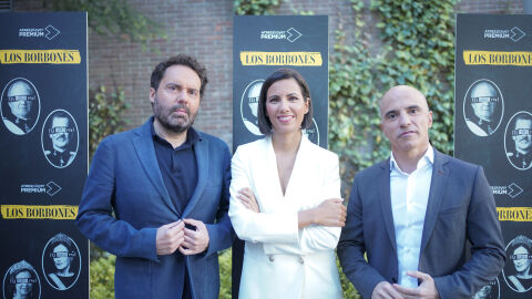 Aitor Gabilondo, Ana Pastor, Jos&eacute; Antonio Ant&oacute;n Gabilondo en la presentaci&oacute;n de 'Los Borbones: una familia muy real'