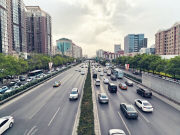 Carretera con tráfico