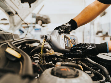 Los espa&ntilde;oles gastan cuatro veces m&aacute;s en bares tras la pandemia que en mantener el coche a punto