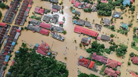 La ONU impulsa una red de alerta temprana mundial para paliar el impacto de fenómenos climáticos extremos Ciudad inundada por fenómeno meteorológico extremo