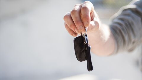 Tener un coche en España cuesta 1.044 euros de media al mes 