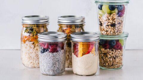 Tarros de cristal con alimentos