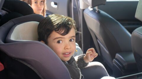 Reclaman medidas inmediatas para que las familias españolas usen los sistemas de retención infantil de forma adecuada