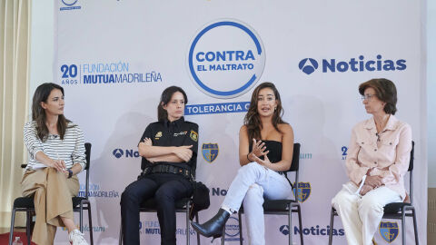 Más de 200 centros y 10.000 alumnos de Secundaria asisten al webinar sobre violencia de género de Fundación Mutua Madrileña y Antena 3 Noticias Más de 200 centros y 10.000 alumnos de Secundaria asisten al webinar sobre violencia de género de Fundación Mutua Madrileña y Antena 3 Noticias