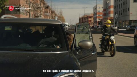 Helena Resano: "Si abres la puerta del coche con el brazo contrario, te obligas a mirar si viene alguien"