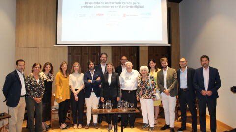 La Fundación Atresmedia se adhiere a la propuesta de Pacto de Estado para proteger a los menores de los riesgos de internet y las redes sociales La Fundación Atresmedia se adhiere a la propuesta de Pacto de Estado para proteger a los menores de los riesgos de internet y las redes sociales