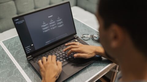 Un estudio del MIT concluye que los redactores que se apoyan en ChatGPT mejoran su productividad en un 40 %