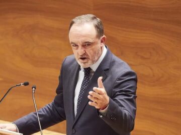 Javier Esparza, presidente de UPN, con Carlos Alsina en ‘Más de uno’: “El PSOE pone en la alcaldía de Pamplona a un partido dirigido por un terrorista”