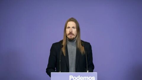 Pablo Fernández, portavoz de Podemos, con Carlos Alsina en ‘Más de uno’: “Es muy incomprensible que el PSOE y Sumar busquen el apoyo del PP antes que el de nuestros diputados”