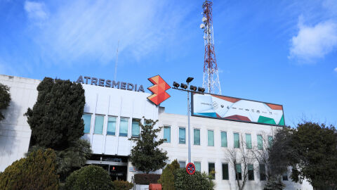 Antena 3 crece y ya suma 27 meses consecutivos como la cadena líder. Atresmedia TV sube y es el Grupo líder y laSexta sobre su rival Antena 3 crece y ya suma 27 meses consecutivos como la cadena líder. Atresmedia TV sube y es el Grupo líder y laSexta sobre su rival