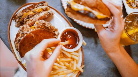 El consumo excesivo de alimentos ultraprocesados aumenta el riesgo de muerte a largo plazo en adultos