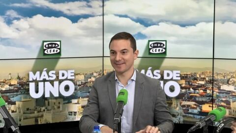 Juan Lobato, con Carlos Alsina en ‘Más de uno’: “Tenemos que abrirnos a la mayoría de la sociedad, no a pequeños nichos o tribus” Juan Lobato, con Carlos Alsina en ‘Más de uno’: “Tenemos que abrirnos a la mayoría de la sociedad, no a pequeños nichos o tribus”