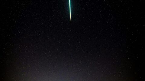 Meteorito cayendo a la tierra