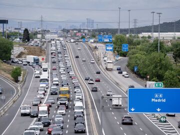 Complicaciones en las carreteras hacia Madrid en la operaci&oacute;n retorno del puente 1 de mayo
