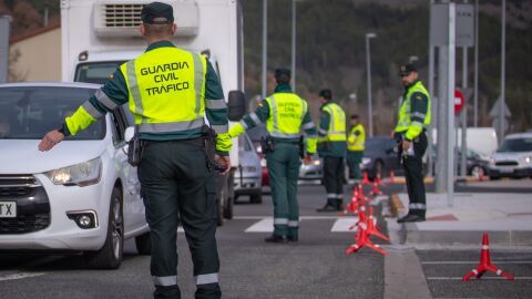 Imagen de un control preventivo de la Agrupación de Tráfico de la Guardia Civil