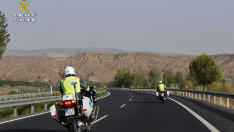 Denunciado un motorista por circular a 135 kilómetros por la A-2 en Guadalajara sin el casco de protección Denunciado un motorista por circular a 135 kilómetros por la A-2 en Guadalajara sin el casco de protección