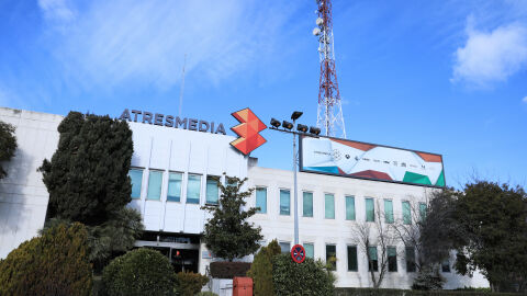ATRESMEDIA, el grupo líder en el consumo digital con la mayor distancia histórica sobre su rival y atresplayer reina entre las plataformas ATRESMEDIA, el grupo líder en el consumo digital con la mayor distancia histórica sobre su rival y atresplayer reina entre las plataformas