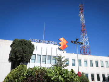 Antena 3 encadena 31 meses como la TV líder y continúa arrasando en Prime Time. Atresmedia TV, de nuevo lidera entre los grupos y laSexta sobre su rival 
