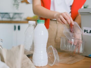 España implantará el sistema de depósito, devolución retorno de botellas de plástico