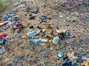 Diferencias en la lucha contra la contaminación de plásticos en el Comité Intergubernamental de Negociación de la ONU