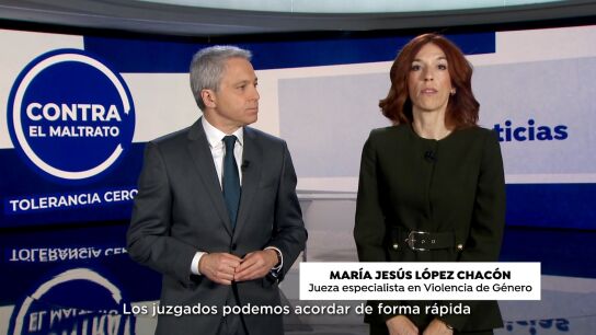 Vicente Vallés y la jueza especialista en violencia de género, María Jesús López Chacón Vicente Vallés y la jueza especialista en violencia de género, María Jesús López Chacón