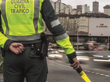 La DGT inicia este lunes una campa&ntilde;a especial de control de consumo alcohol y drogas al volante en Galicia